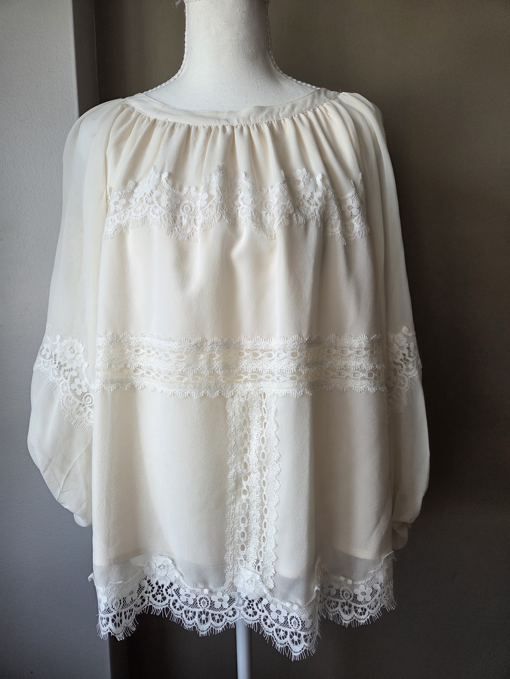 Gold Hawk 100% Silk Lace Trim Blouse Ivory Size S